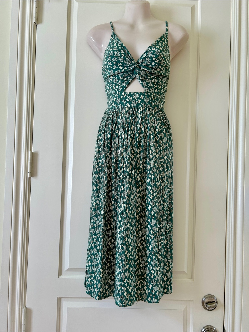ANGIE Beautiful White On Green Cactus Print Twist-Front Midi Dress Size M, New